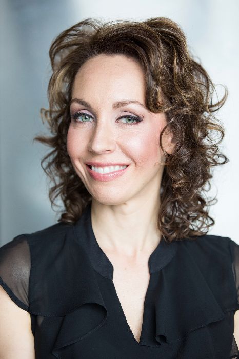Lisa  Bates